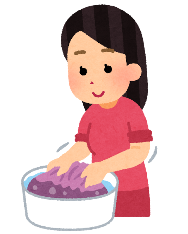洗濯ものをもみ洗いする人の画像