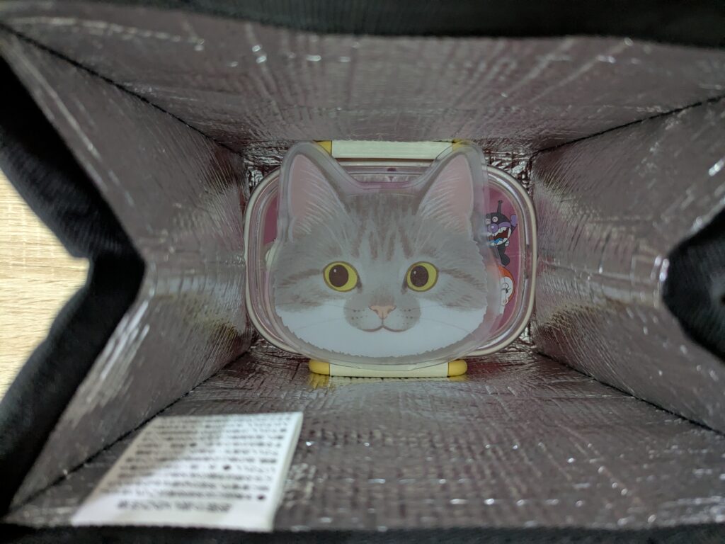製品使用例_お弁当袋の中のグレー