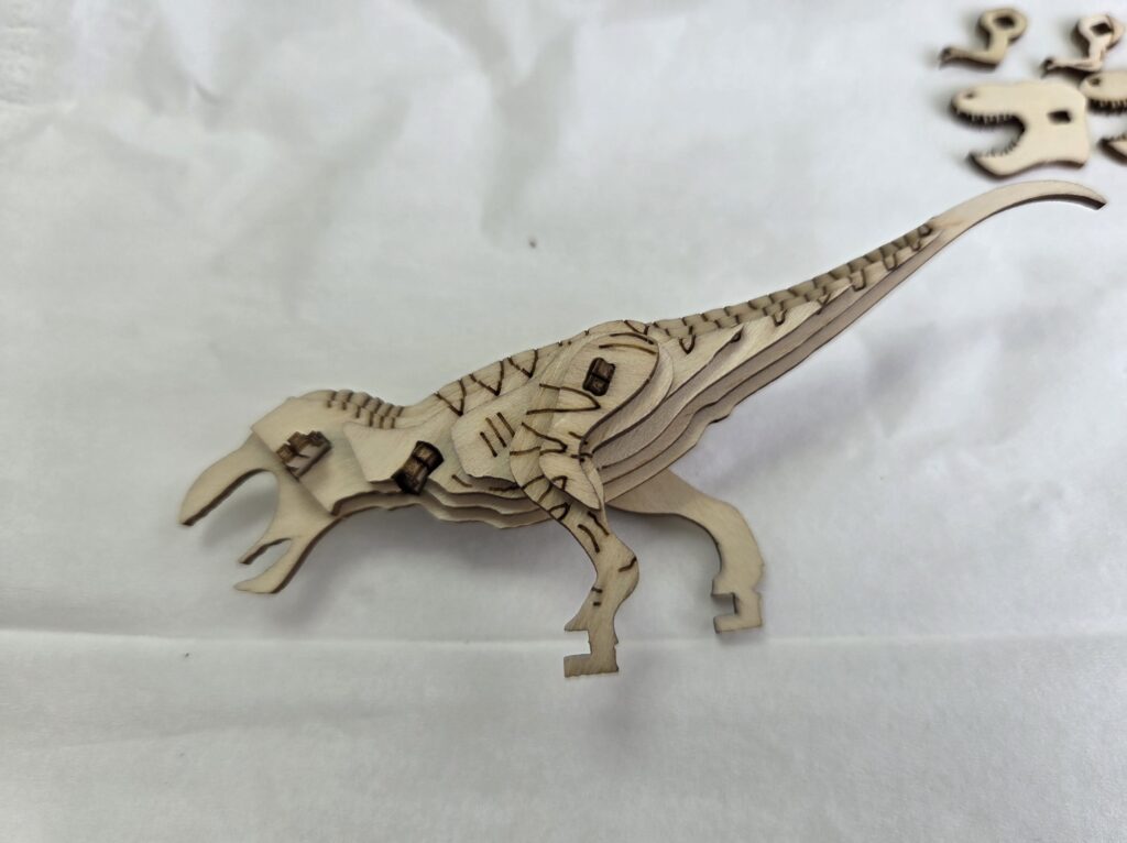胴体と足の取り付け_精密ウッドクラフト恐竜A