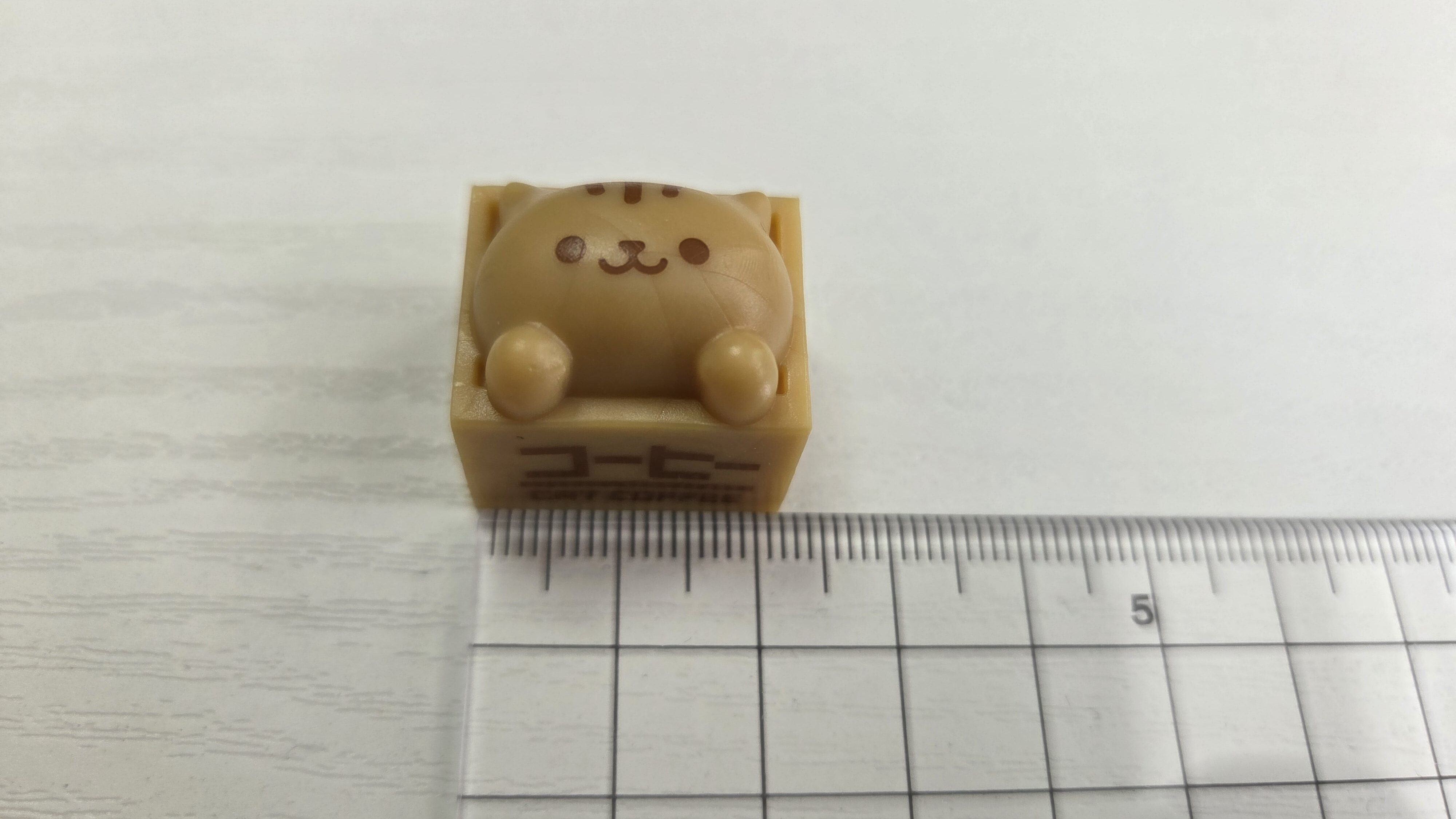 マスコットの奥行を測定_
