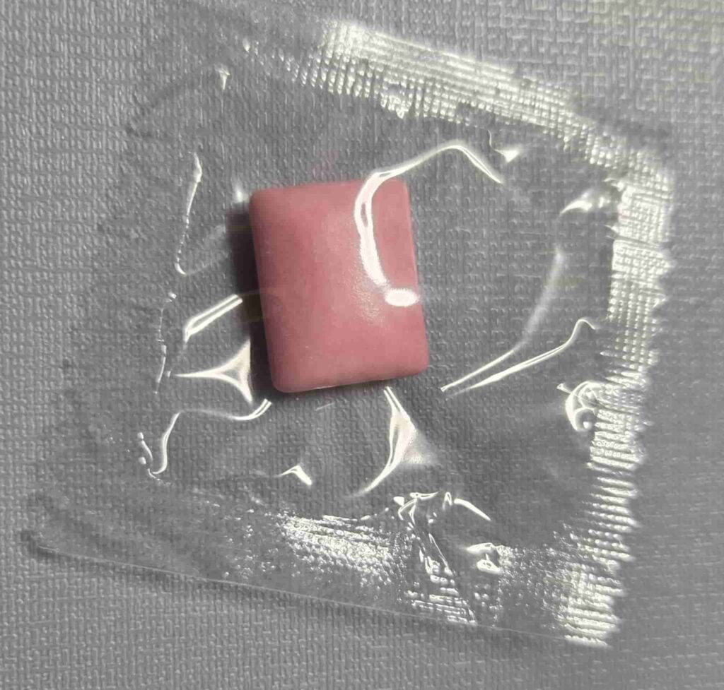 同梱チューインガム_葬送のフリーレン_プリズムステッカーガム